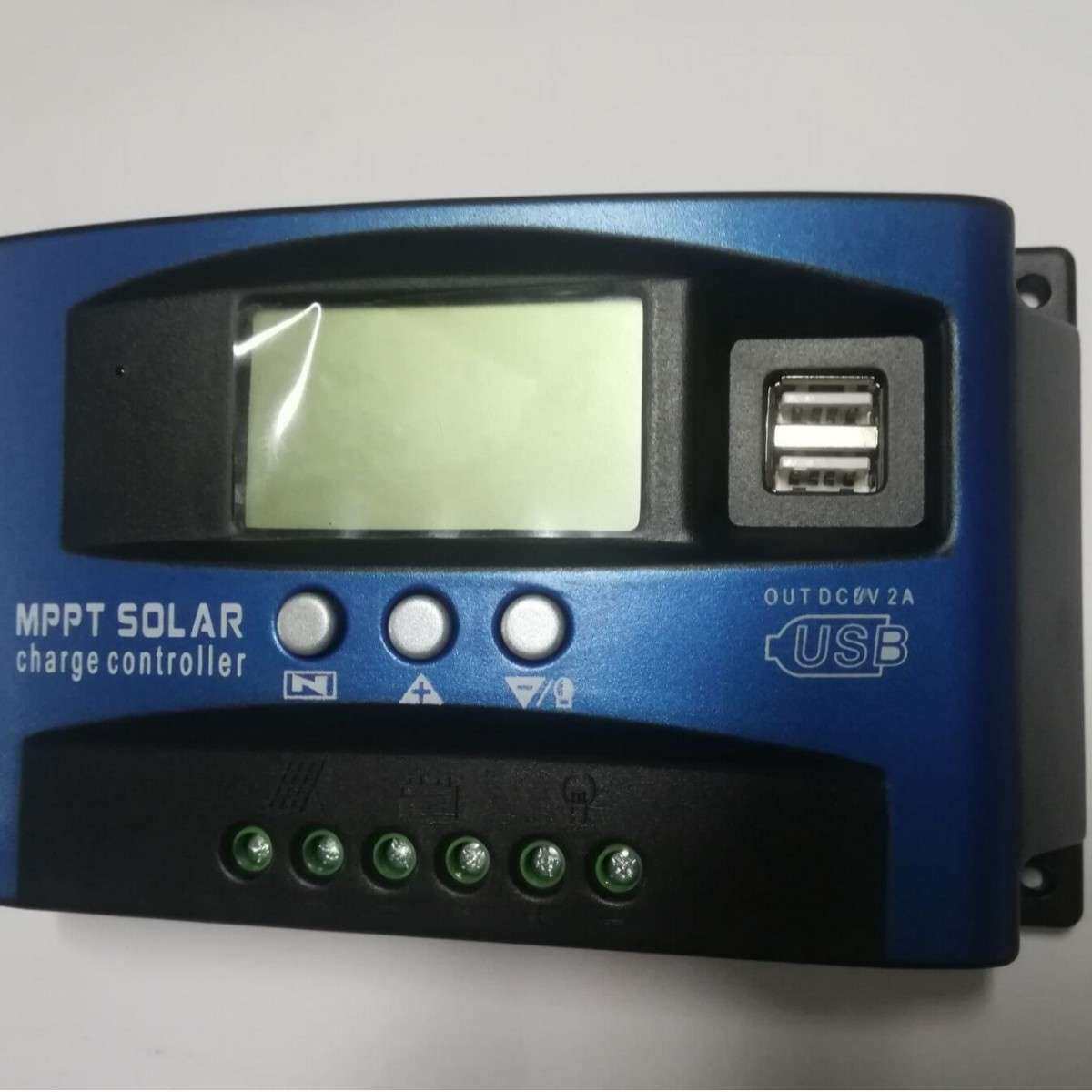 永昶鑫太阳能控制器厂家50AMPPTD电流充放电显示灯控光控智能遥控