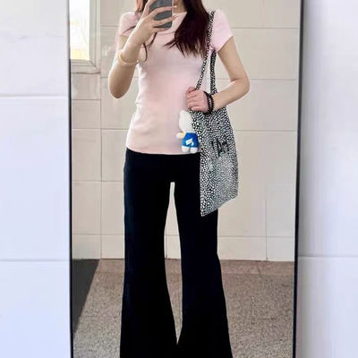 黑色不贴腿微喇叭牛仔裤女