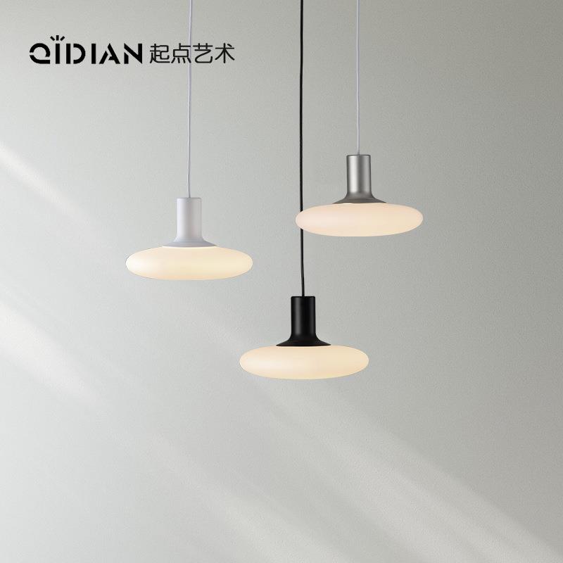 设计师新款中古餐厅吊灯北欧简约现代卧室床头创意个性玻璃灯具