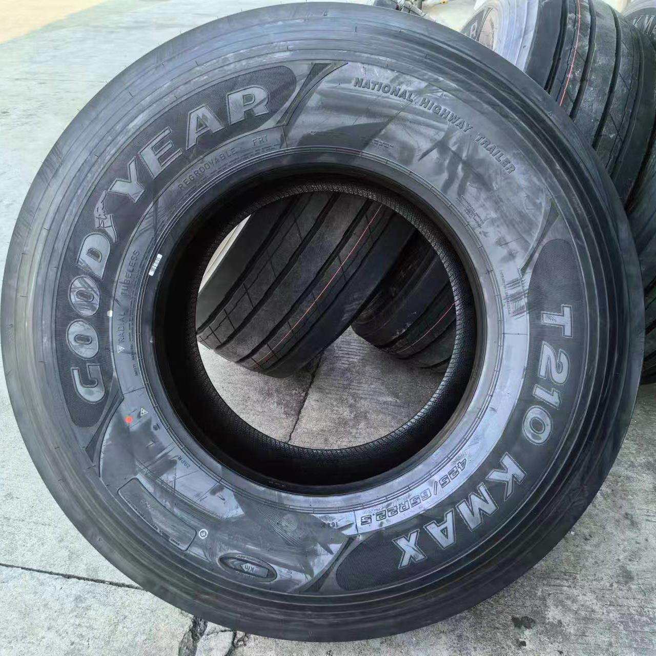 固特异 425/65R22.5轮胎 KMAX T210花纹 修井机油罐车轮胎