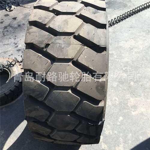 现货供应 CB769 900吨轮式运梁机轮胎355/65R15