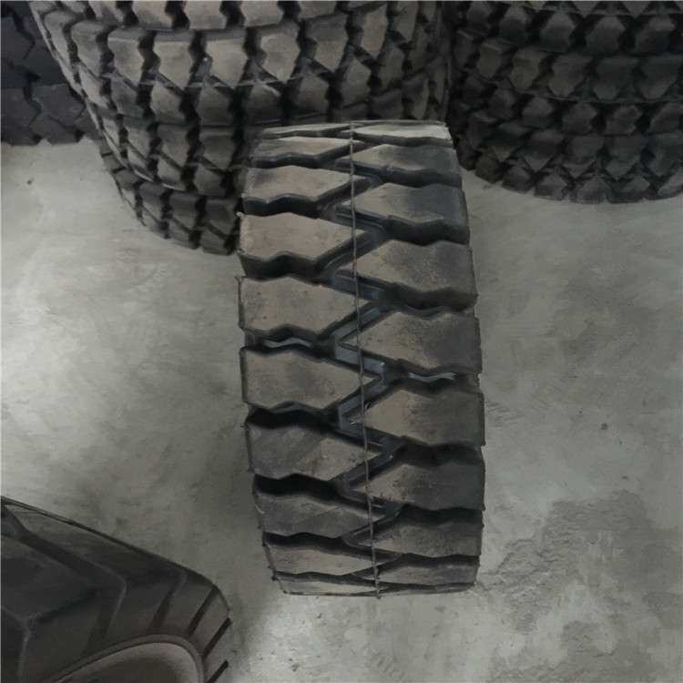 实心叉车工程轮胎7.00-15拖车工具车叉车后轮 700-15块花实心轮胎