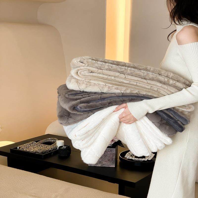 高级轻奢感雪貂绒法莱绒复合毛毯可机洗单人午睡盖毯旅行毯贵妇毯