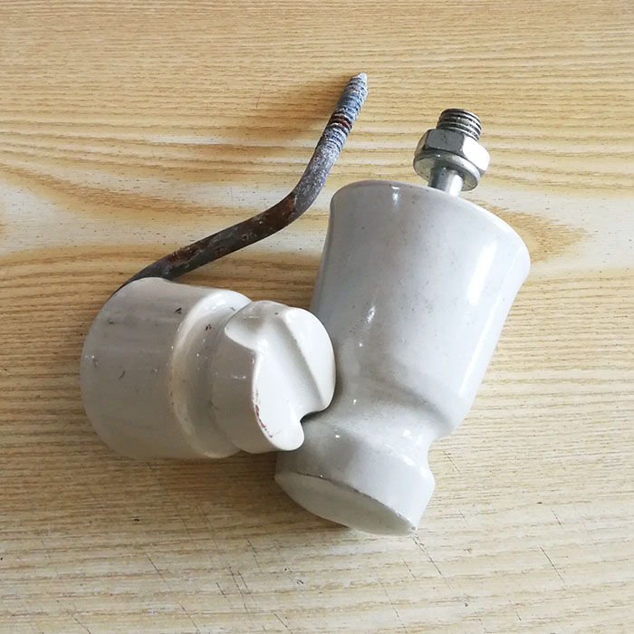 陶瓷绝缘子TDh-   电力电线瓷弧 瓷瓶接线柱低压带钉磁珠 弯钩瓷
