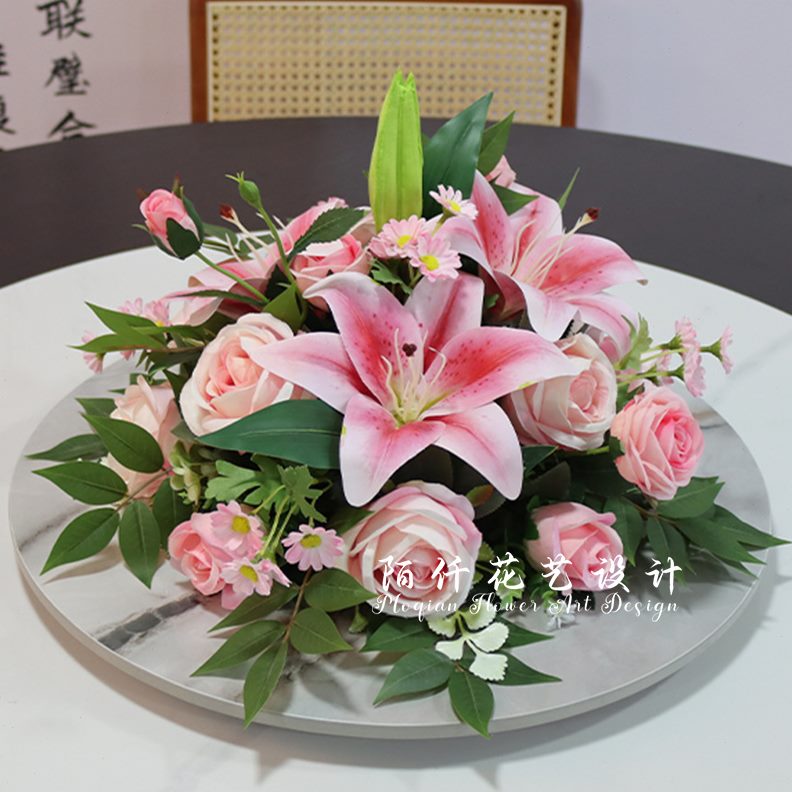 饭店桌面圆桌餐桌玫瑰百合摆件间中餐厅装饰花转盘酒店桌花花摆花