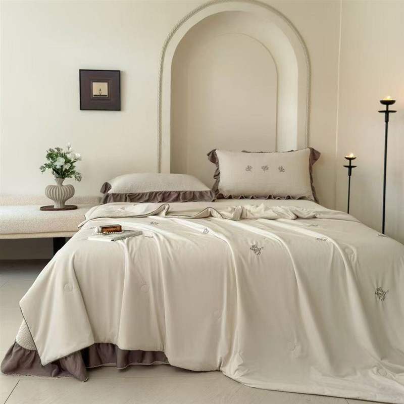 2025c新款珍妮小叶刺绣夏季锦氨凉感丝床盖三件套绗缝凉席夏被床