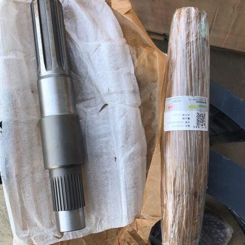 潍柴雷沃RG60水稻收割机配件20年滚筒花键输出轴