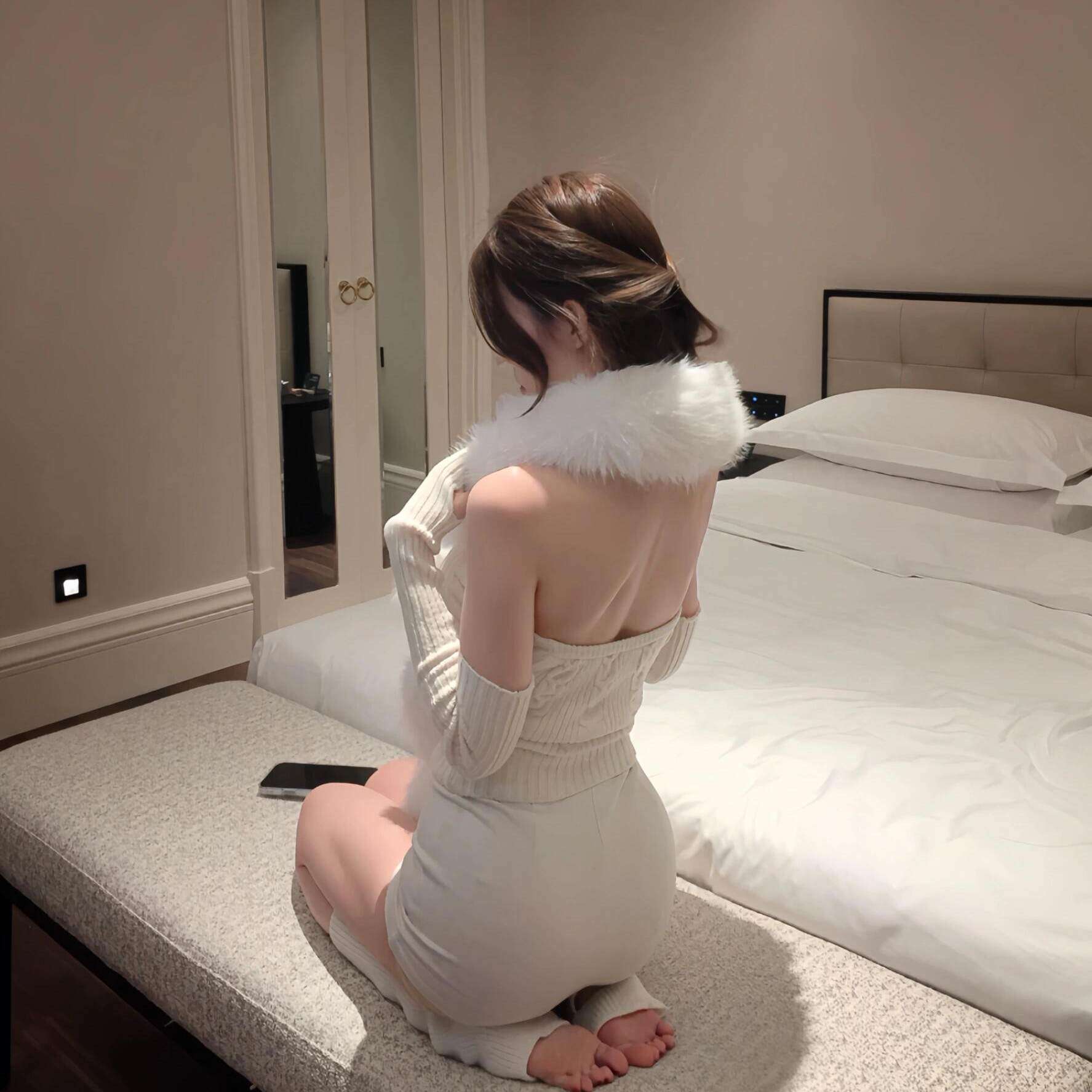纯欲风辣妹气质露背高领