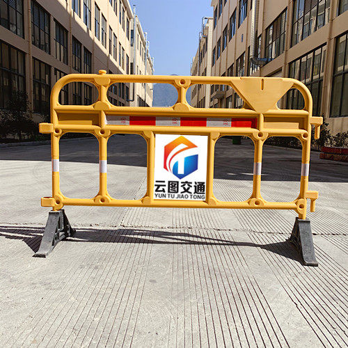 云图  三孔水马围挡塑料铁马护栏公路隔离护栏防撞施工移动围栏