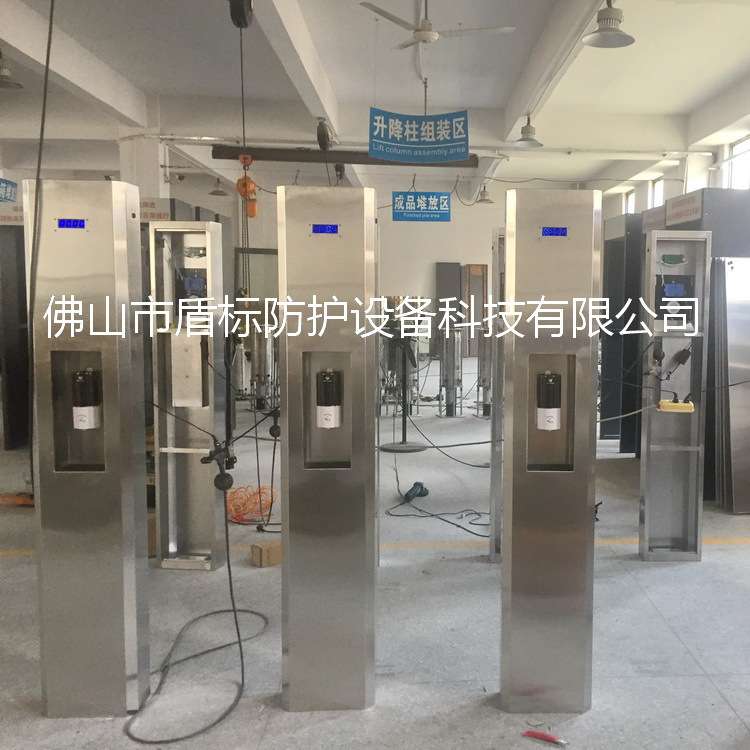 盾标防护不锈钢自动测温消毒通道机 红外测温手腕额头消毒一体机