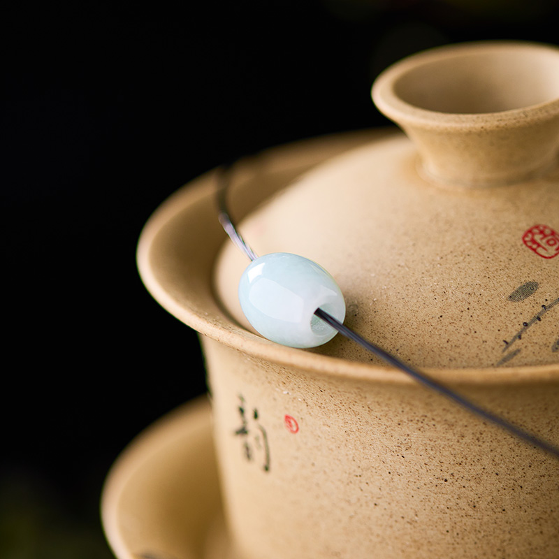 天然A货翡翠蓝底路路通配皮绳