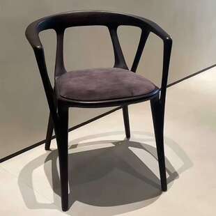 意式极简设计师款复古实木餐椅现代简约艺术创意白蜡木茶桌主人椅