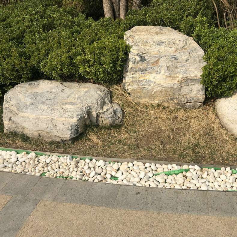 庭院小型假山石园林景观黑山石黄色千层黄蜡石黑白纹理泰山石