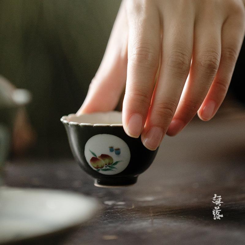无落 景德镇精工黑釉下粉彩品茗杯手绘客桃望秋菊花边口茶杯单杯