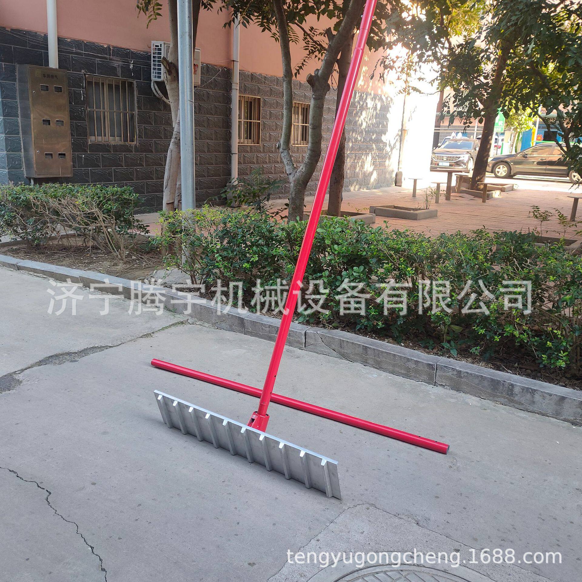 铝镁合金现浇牛场拉槽机价格牛场大耙子厂家牛场地面拉纹机视频