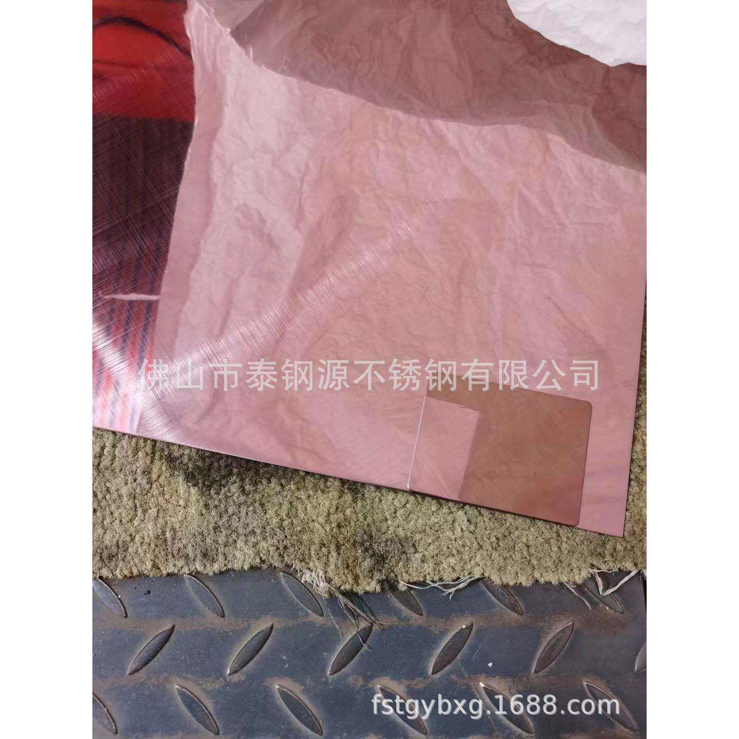 彩色不锈钢板镜面交叉纹电镀粉红防指纹钢板镜面布纹古铜色踢脚线