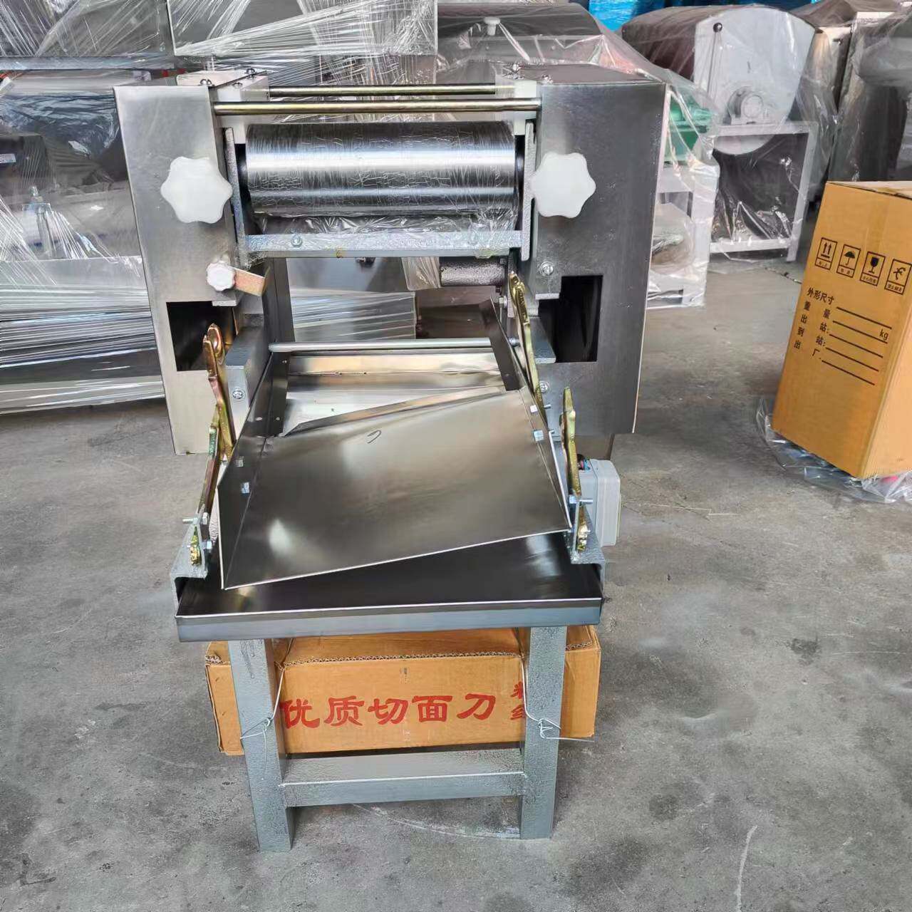 50型面条机商用刀削面牛肉板面压面机全自动爬杆叠皮鸡蛋挂面机