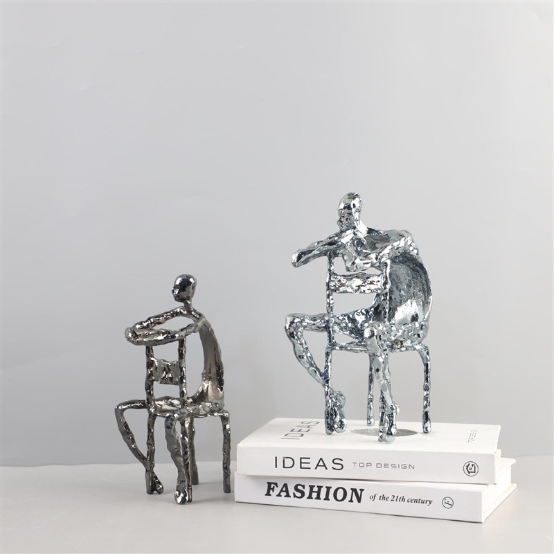 北欧创意抽象金属坐椅人物雕塑y艺术摆件玄关书房电视柜家居装饰