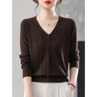女士早秋薄款V领针织上衣秋装2025新款贵夫人洋气打底衫妈妈毛衣