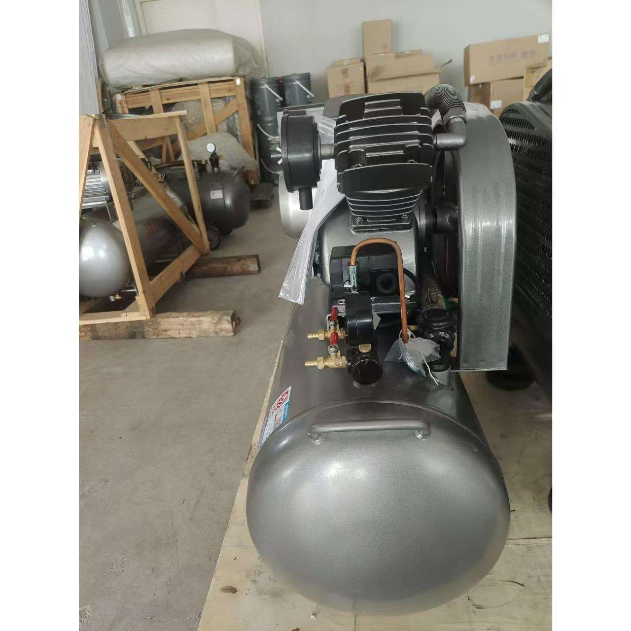 青 岛捷豹工业空压机2.2KW活塞机空气压缩机8公斤空压机喷漆轮胎
