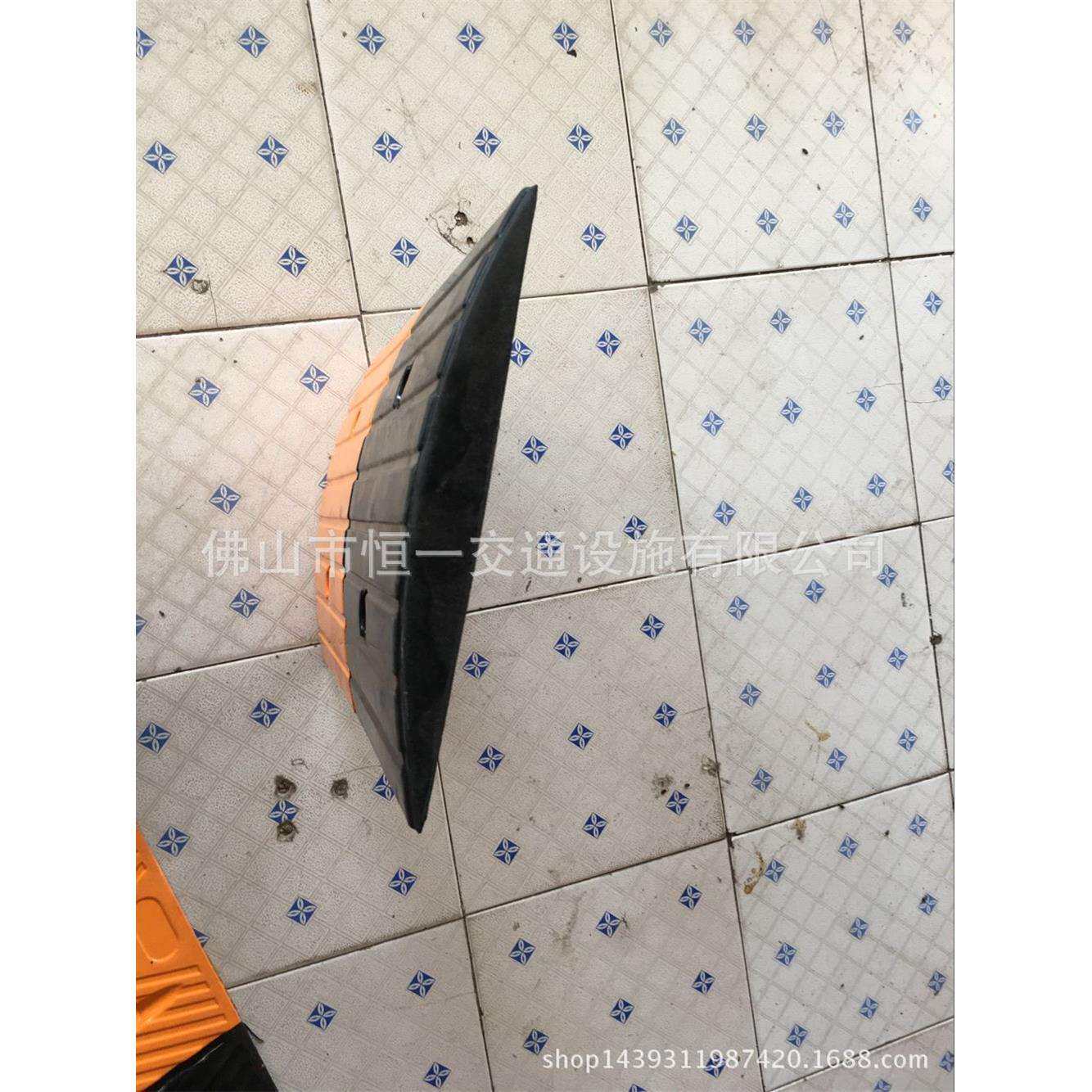 厂家供应橡胶减速带公路道路减速板交通安全设施减速坡
