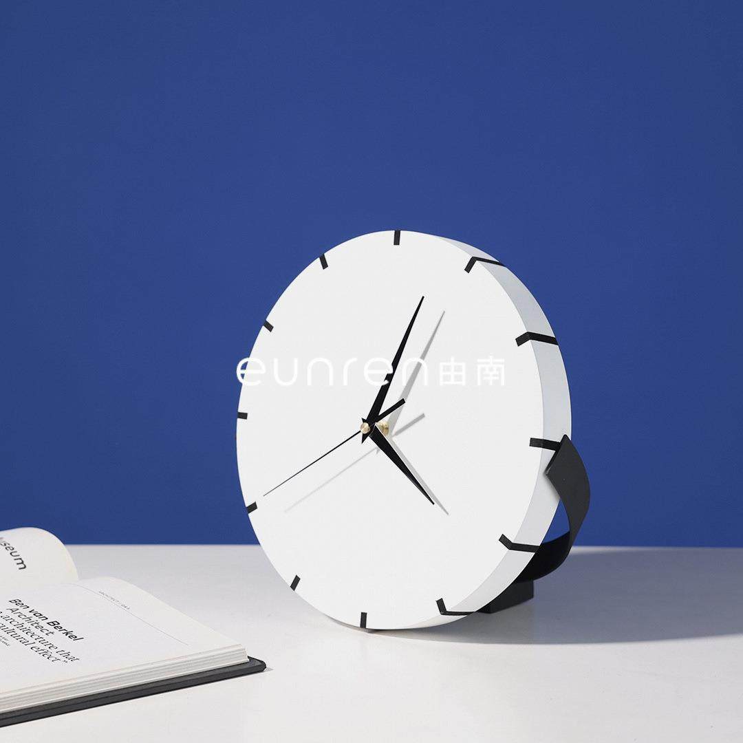 现代简约极简黑白圆形座钟摆件家居办公室书房桌面创意时钟装饰品