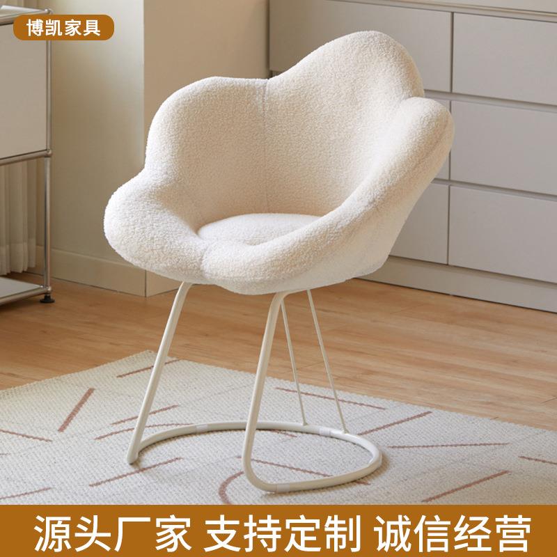 现代简约奶油风轻奢化妆椅女生卧室梳妆台凳子梅花靠背美甲椅子