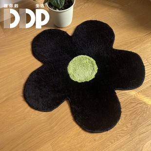 DDP不规则黑色花朵家用床边卧室少女ins地毯浴室吸水地垫机洗毛绒