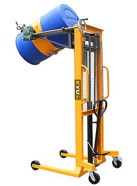 手动油桶倒料车液压升高勾抱式翻转铁塑料桶两用投放倾倒卸料叉车