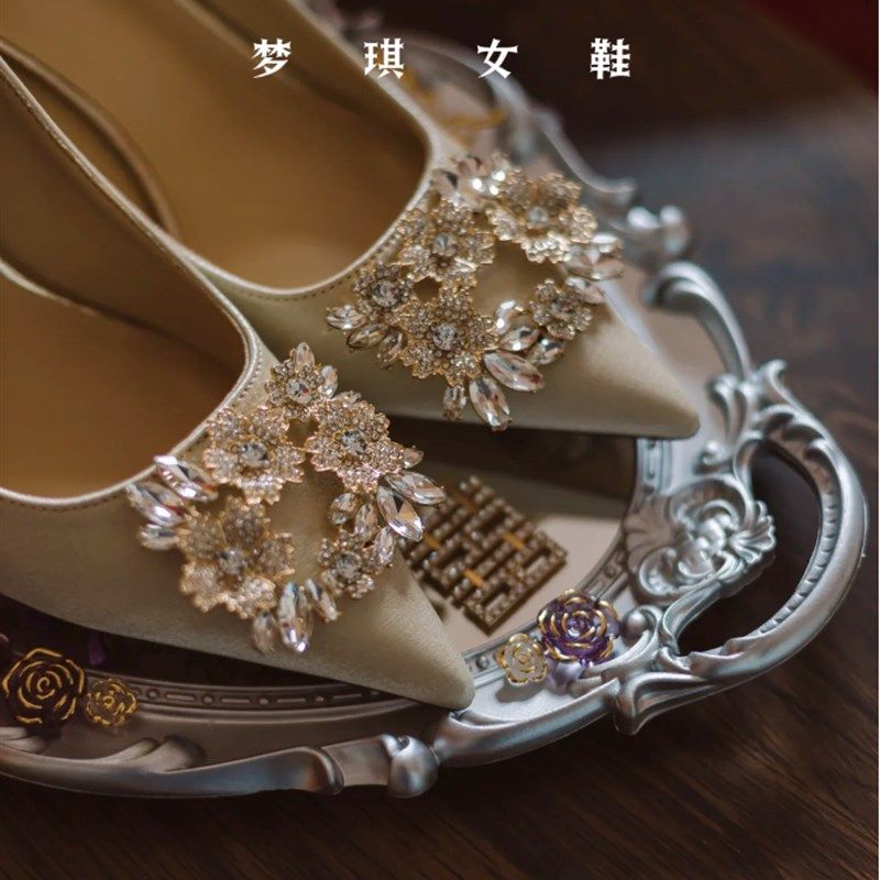 喜艳香槟色法国丝绸和缎面婚礼鞋细高跟鞋尖趾浅口莱茵石方扣高跟,女鞋,婚鞋,淘宝优惠券,粉丝福利购,淘宝优惠卷