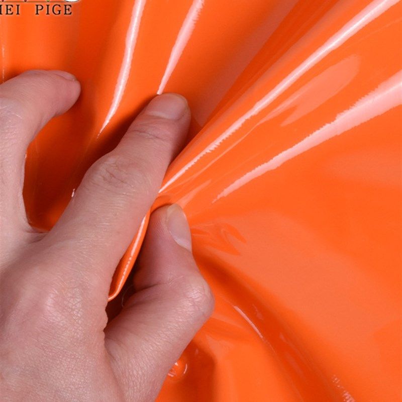 pvc镜面革皮革面料光胶面人造革箱包材料丝布漆皮无折痕荧光皮料