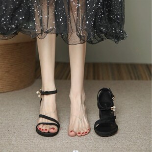 气质珍珠高跟鞋2025夏季小众设计感黑色凉鞋女中跟仙女风法式小码