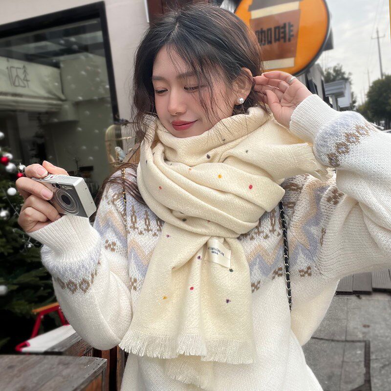高级感围脖白色围巾女秋冬季2024新款彩色点点流苏韩版披肩两用型