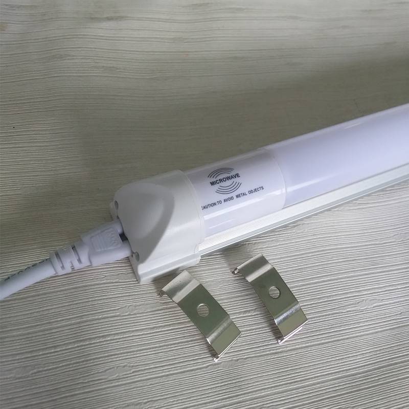 T8一体化微波感应LED灯管IP55防护