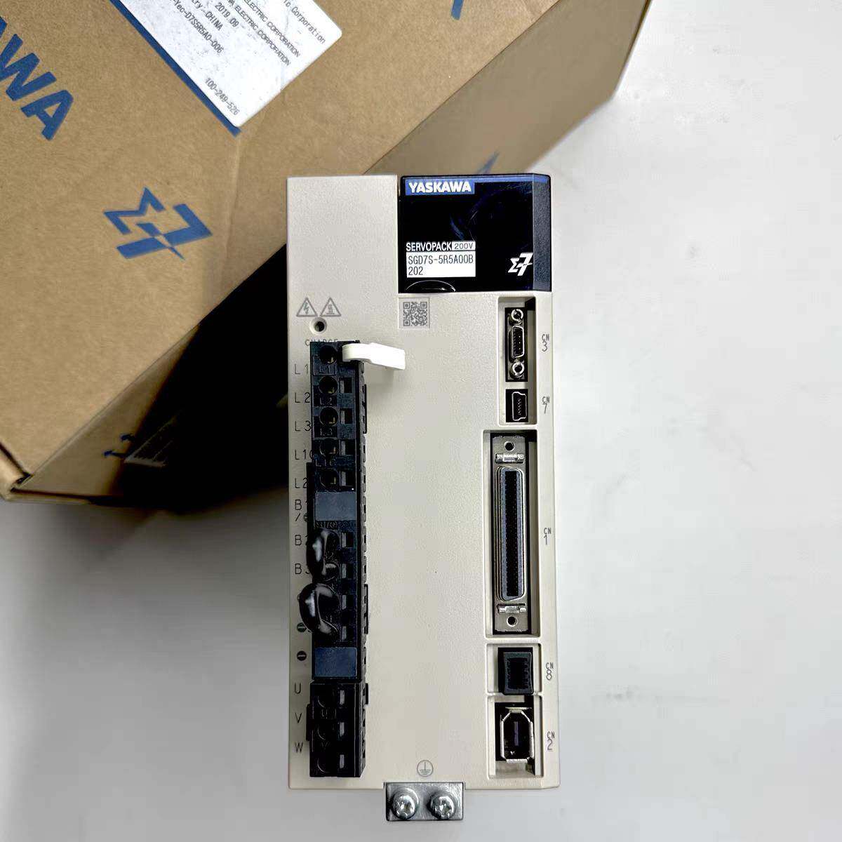 SGD7S-R90A00A/1R6A00A/2R8A00A/5R5A00A/7R6A00A/01A002安川伺服