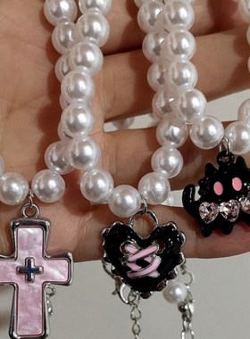 哥特覆古粉红十字架猫珍K珠串珠项炼的女孩