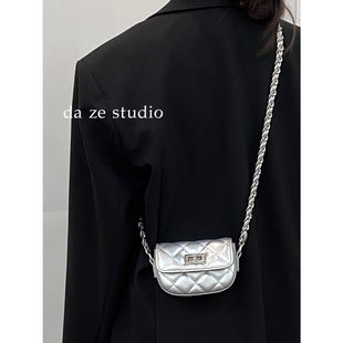 小包包女2d024新款 百搭银色高级感质感精致小众独特链条迷你 夏季