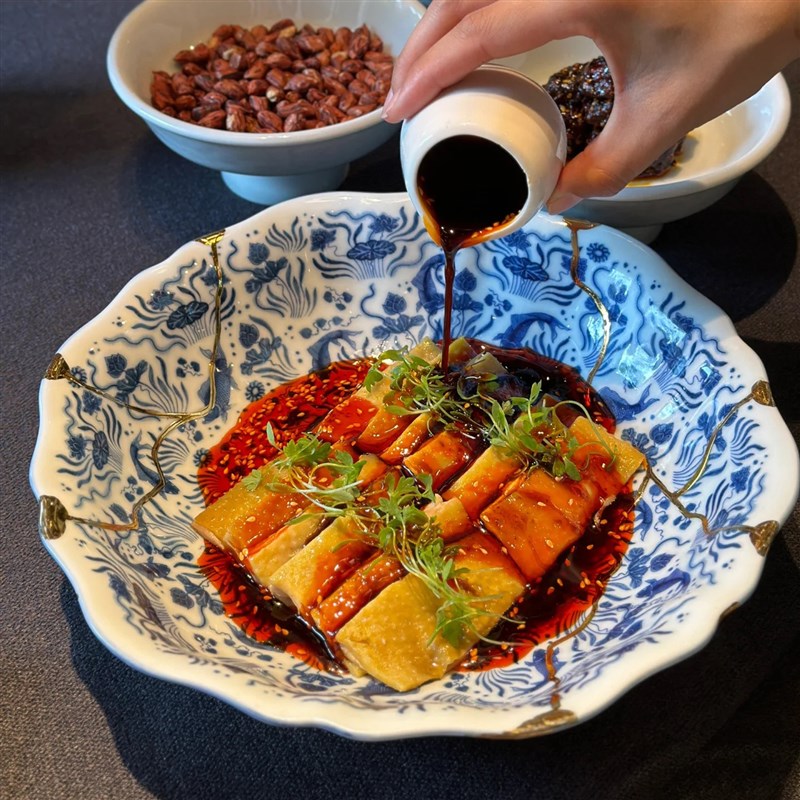 新款中式陶瓷青花鱼藻纹酒店私房商务汤碗意境冷菜盘高级感汤盘
