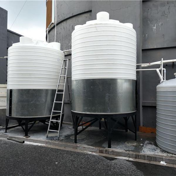 耐酸碱塑料水桶立式锥底带底座桶身铁皮保护可安装爬梯10吨水塔
