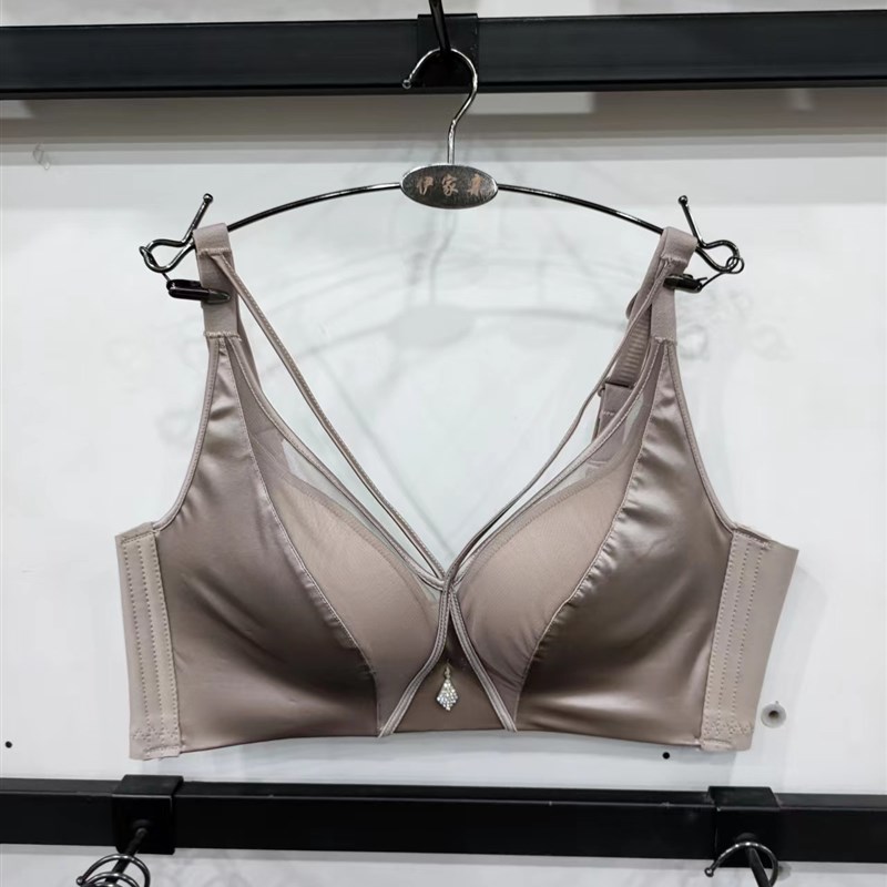 新款法式无痕小胸内衣女2028无钢圈聚拢收副乳防下垂上托提胸文胸