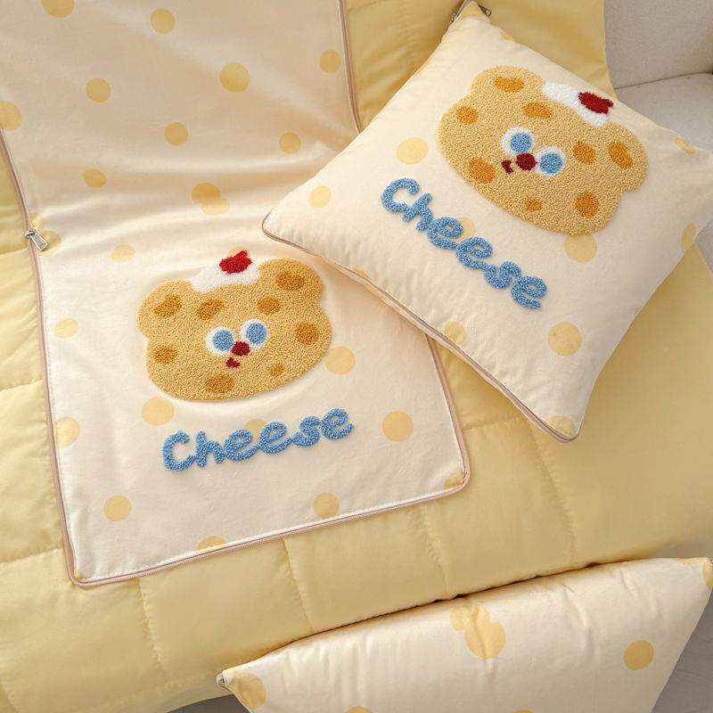 卡通可爱一毛巾抱枕被子二5合办公发室沙午睡毯子便携车载靠枕绣