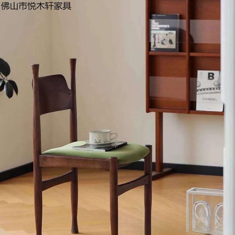 法式复古餐椅冲冠椅中古实木设计师款餐厅家用梳妆椅酒店靠背椅子