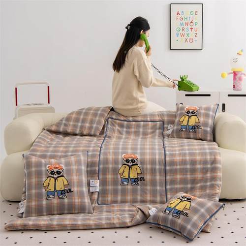 02新款全棉纯多功22025能抱枕被办公室车5载靠棉背枕头--酷酷熊