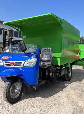 饲养牛羊用轮五方料QRT撒料车牧场用自走式喂车全自动下料三投料