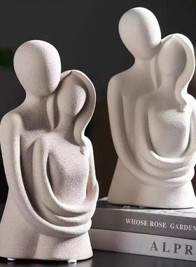 户入玄关装饰现拥抱情侣人物BHA摆件品代简约桌面装饰陶瓷节庆送