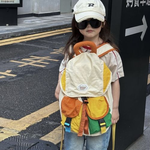 多功能撞色儿童双肩包休闲旅游大容量通勤超轻女男童潮酷背包登山