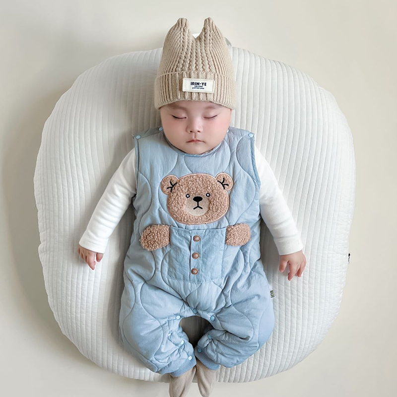 网红男女宝宝秋冬装绗棉加厚连体衣婴儿背带裤套装可爱哈衣外出服