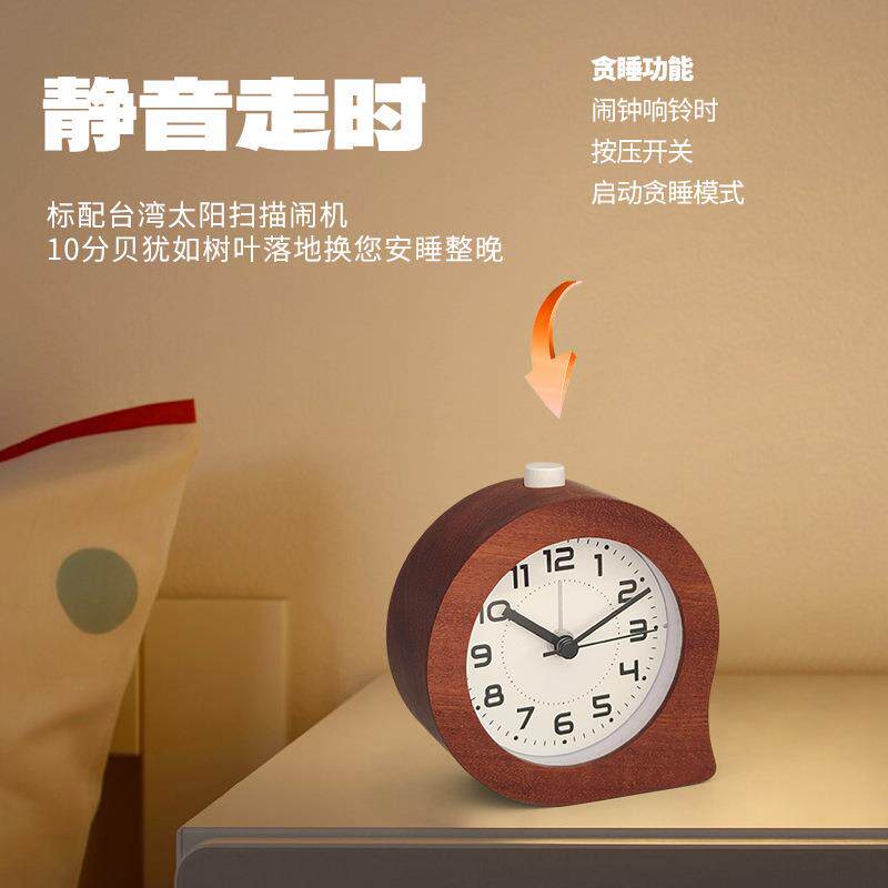 实木小闹童创意钟儿床头台钟面学生原木CM16L钟扫秒石英桌钟夜光