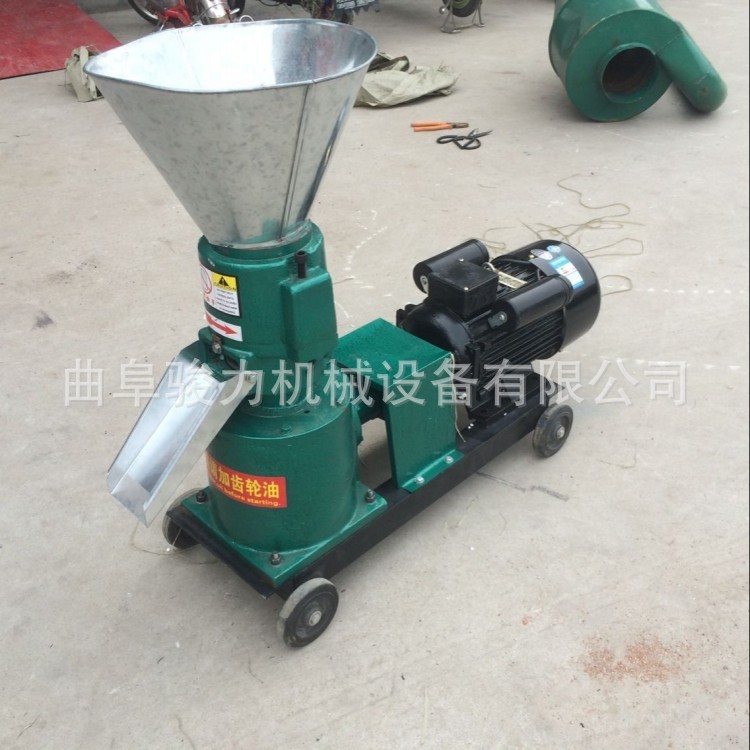 骏力小型麦麸饲料颗粒机湿秸秆稻草颗粒机家用电平模饲料机厂家