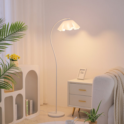 奶油风花朵落地灯客厅卧室高颜值床头灯全光谱带茶几摆件立式台灯